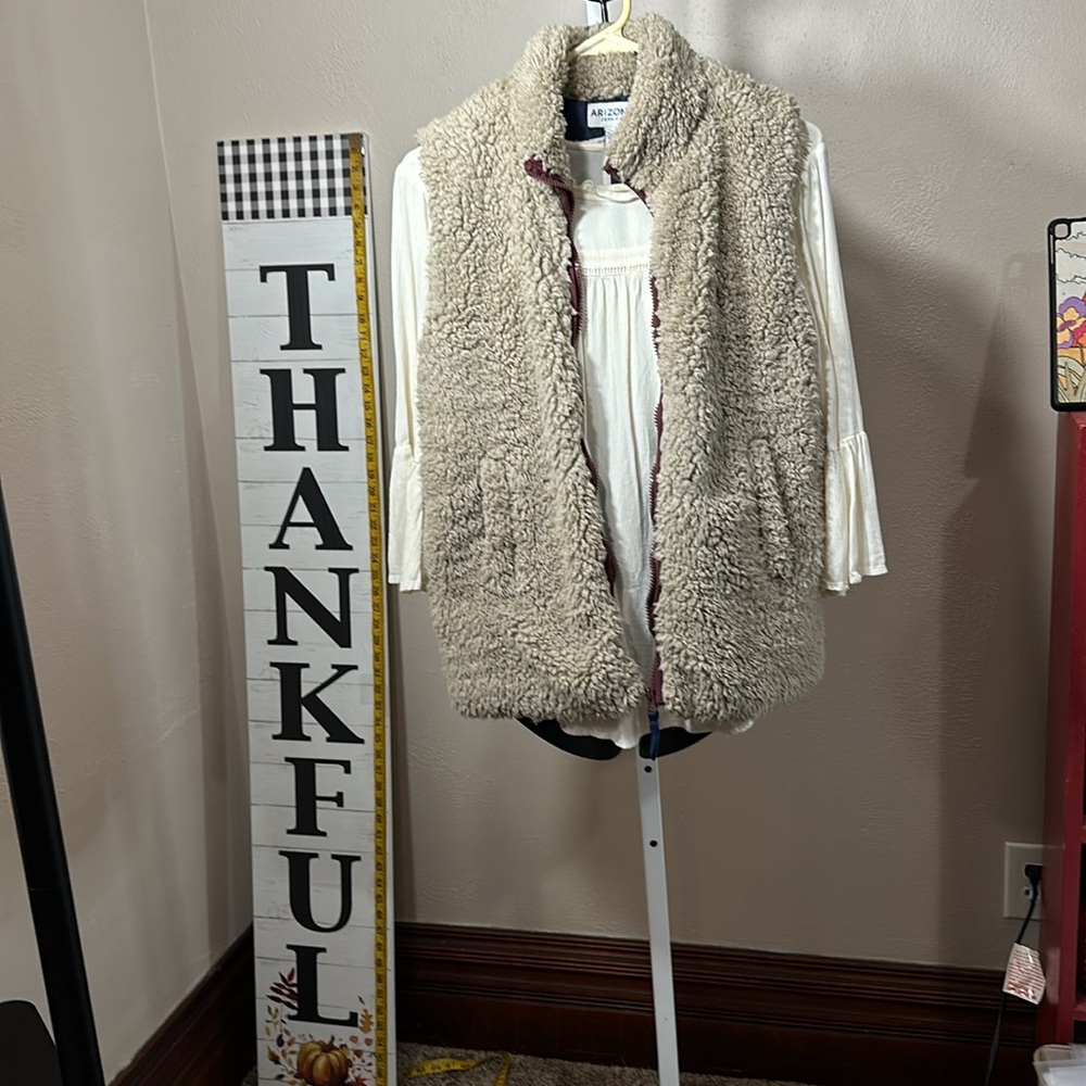 Arizona Jean Company Beige Sherpa Vest Medium bonus Old Navy Blouse cream